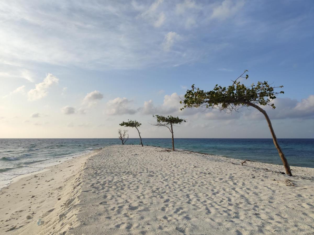 Ukulhas Villa Beach Hotel Exterior foto