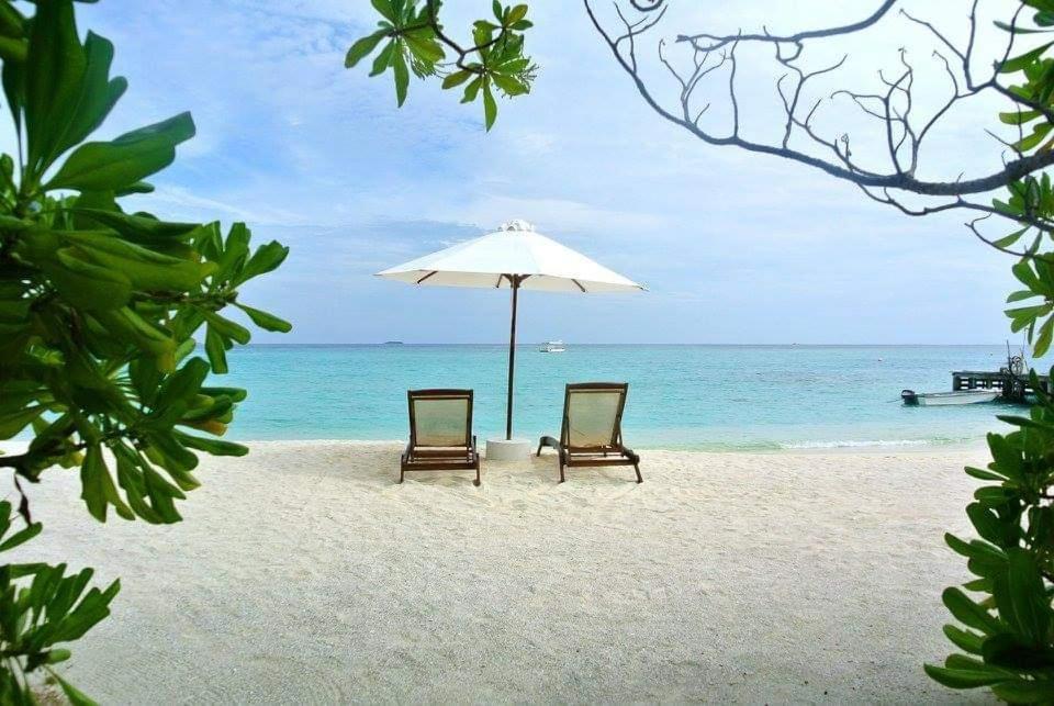 Ukulhas Villa Beach Hotel Exterior foto