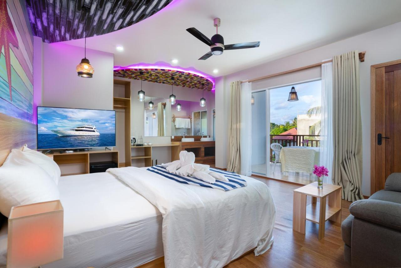 Ukulhas Villa Beach Hotel Exterior foto