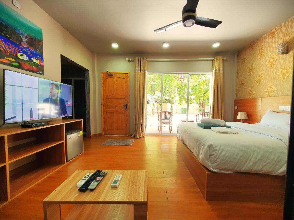 Ukulhas Villa Beach Hotel Exterior foto