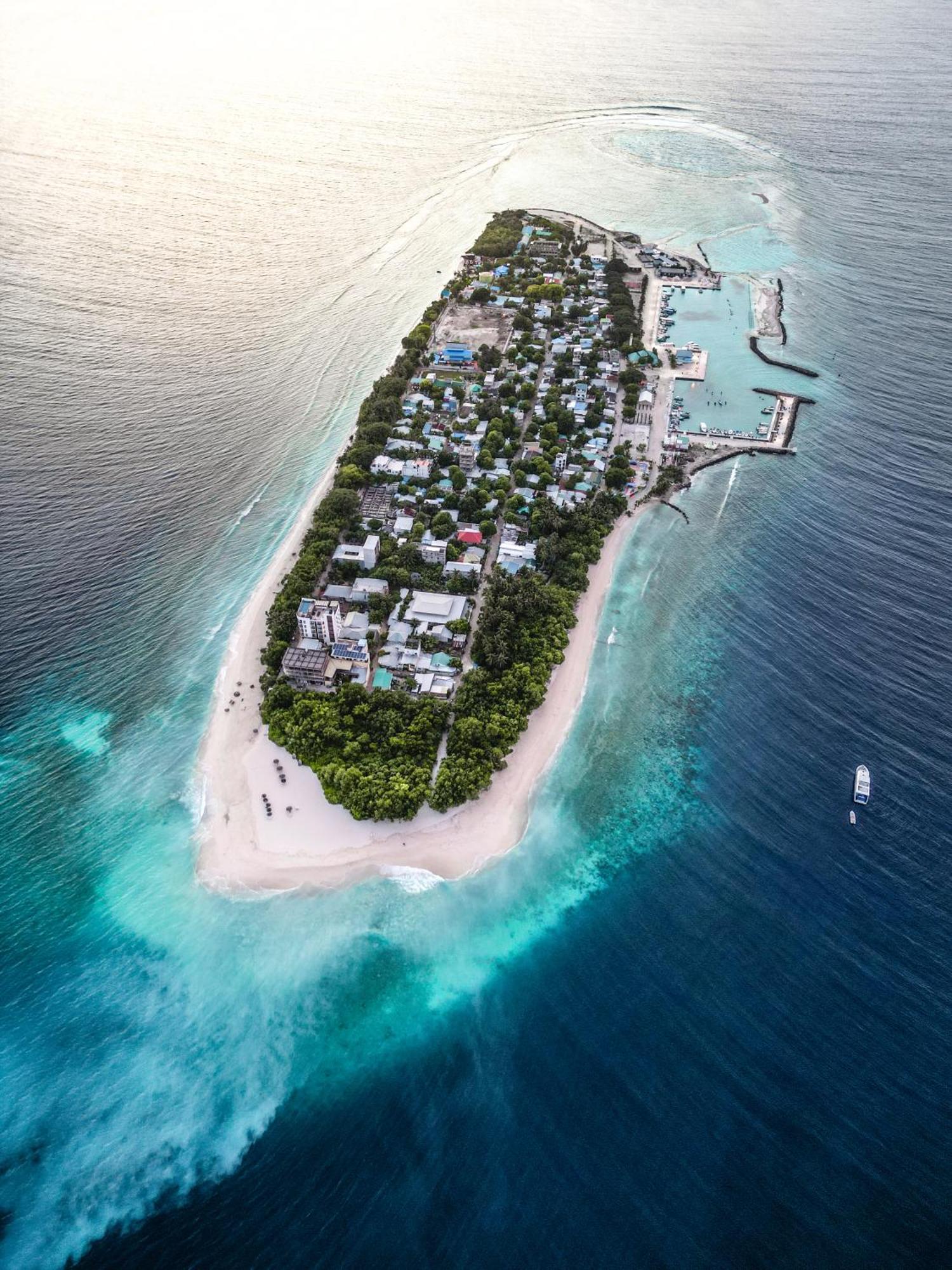 Ukulhas Villa Beach Hotel Exterior foto