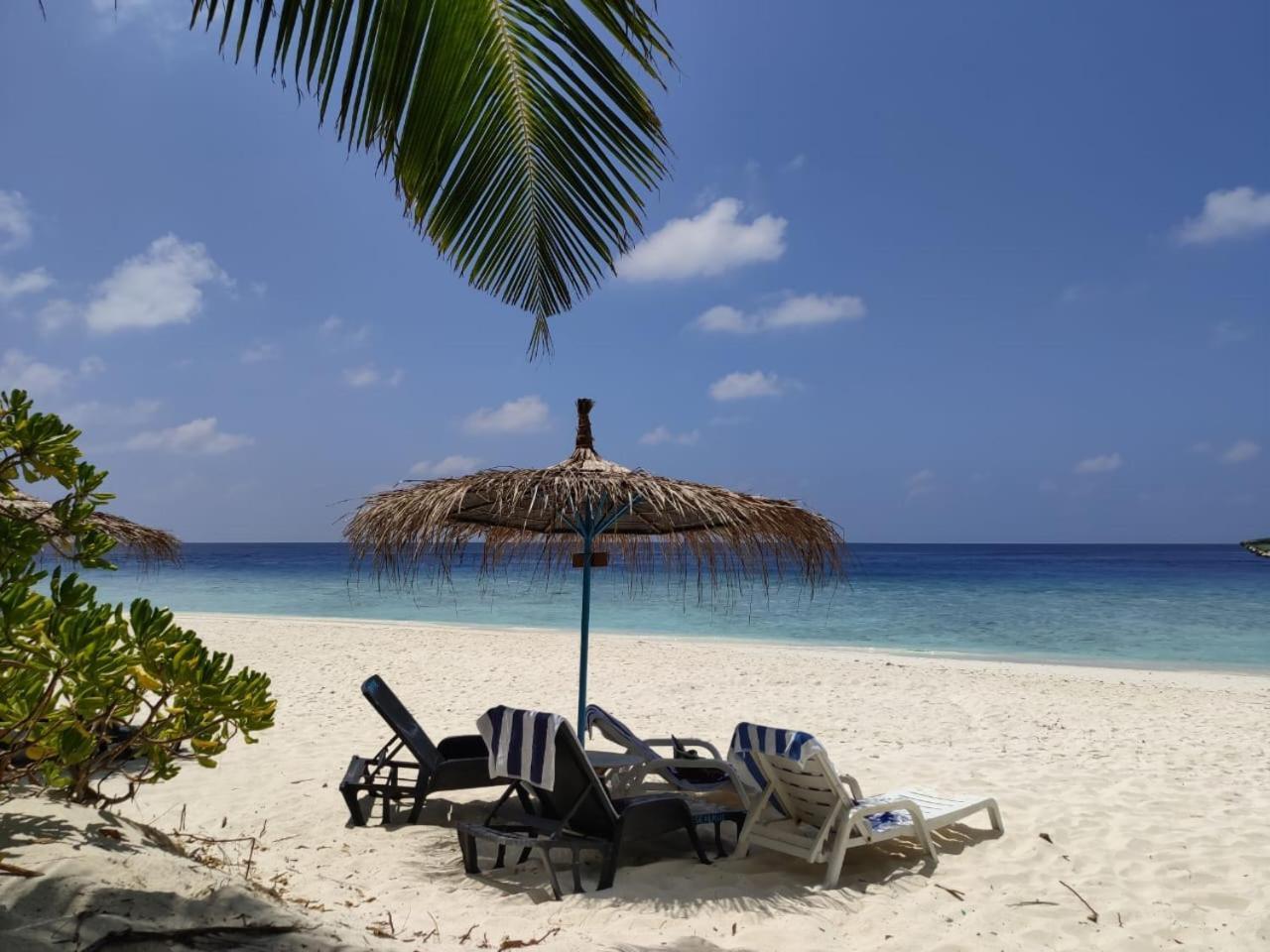 Ukulhas Villa Beach Hotel Exterior foto