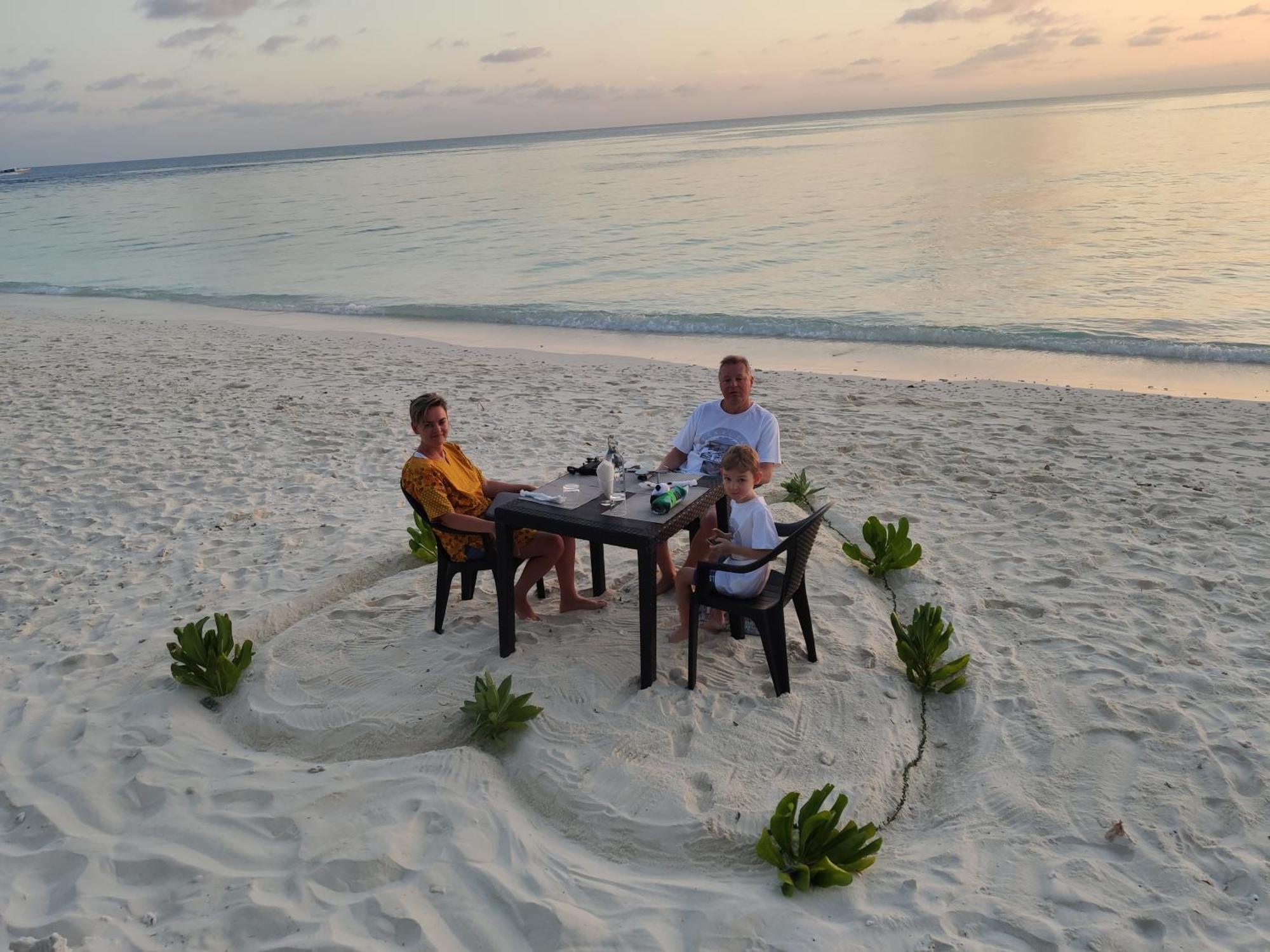 Ukulhas Villa Beach Hotel Exterior foto